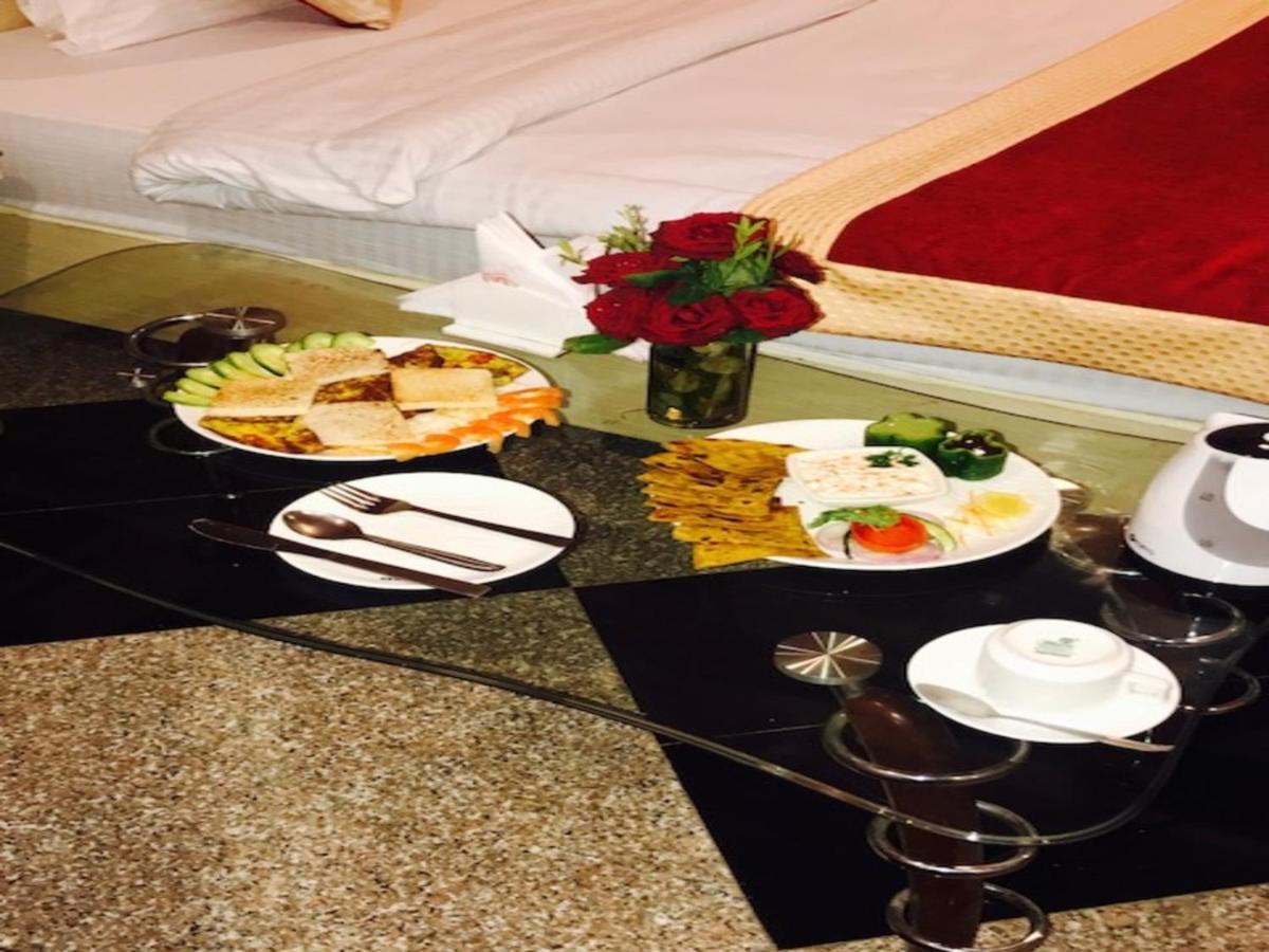 Citi Club Hotel Kanpur Buitenkant foto